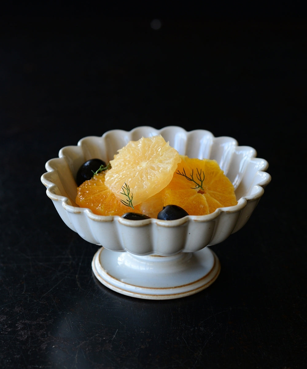 Vernale 5’’Compote Dish Flower-Shaped Pottery White (13.5 x 13.5 x 7 cm)