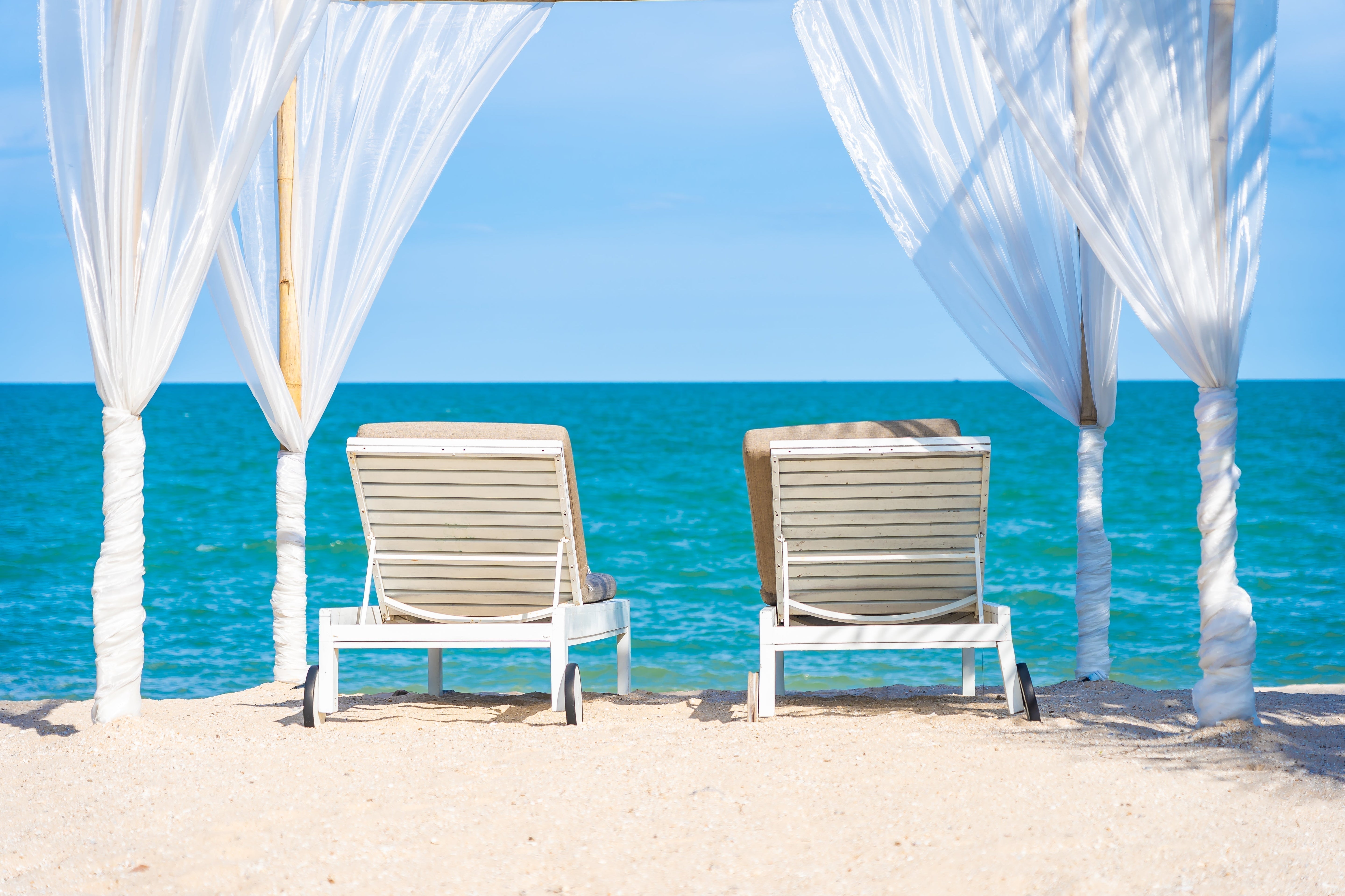 Summer Essentials for Life in the UAE: Stay Cool in Style