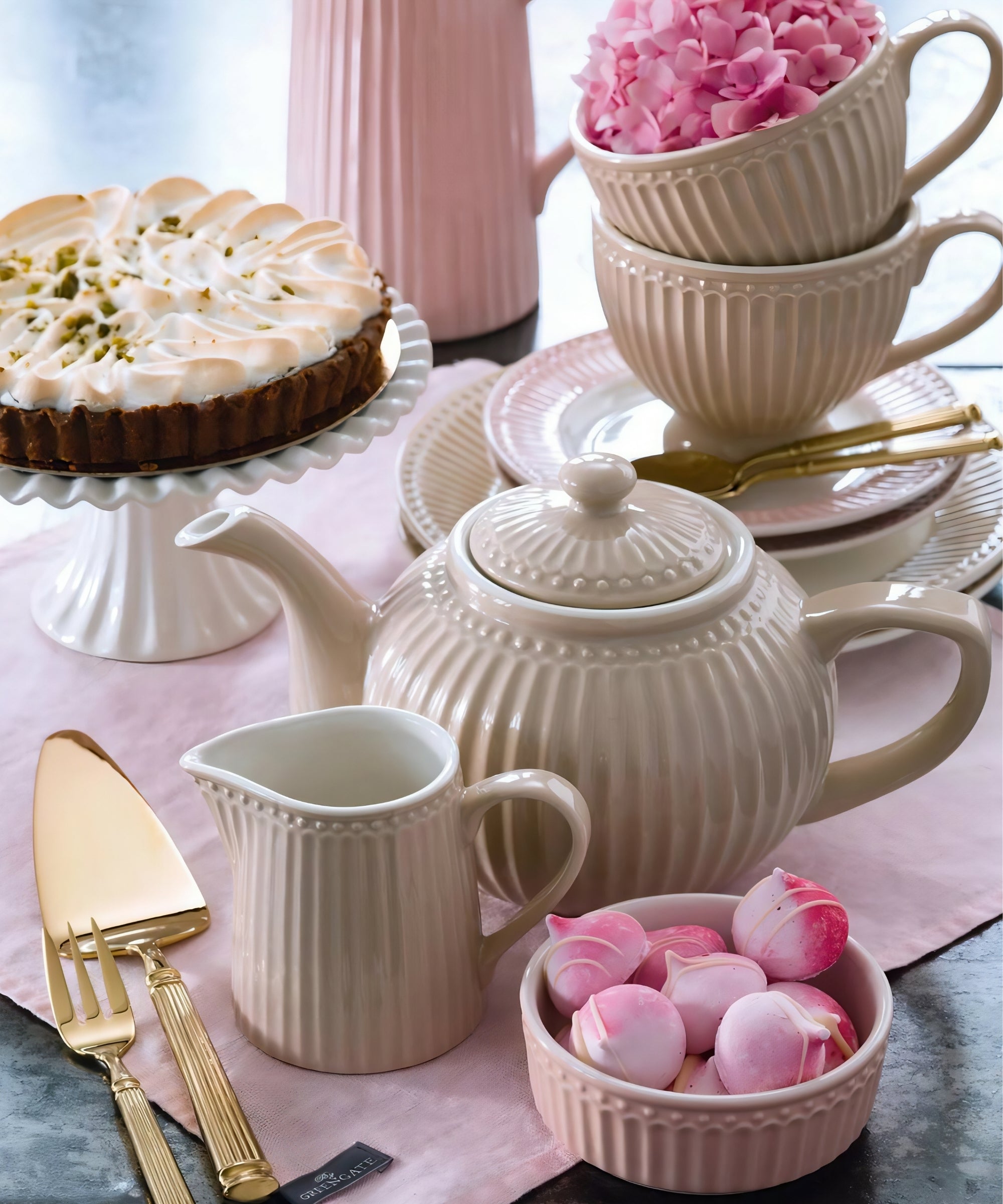 Greengate Teapot Alice Creamy Fudge D- 17.5 cm H- 14 cm Stoneware