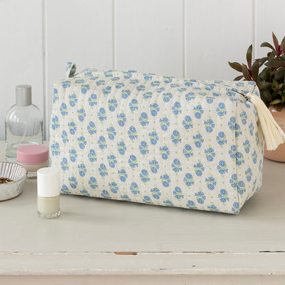 Rex London Quilted wash bag - Cornflower L- 25 cm W- 12 cm H- 15 cm