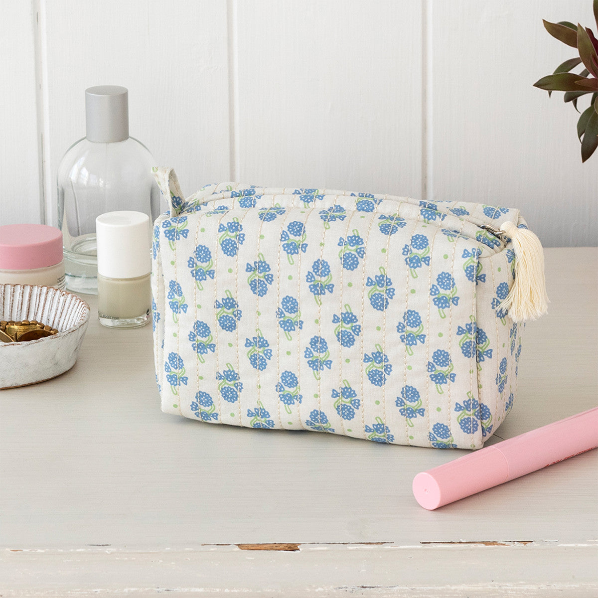 Quilted makeup bag - Cornflower L- 16 cm W- 8 cm H- 10 cm