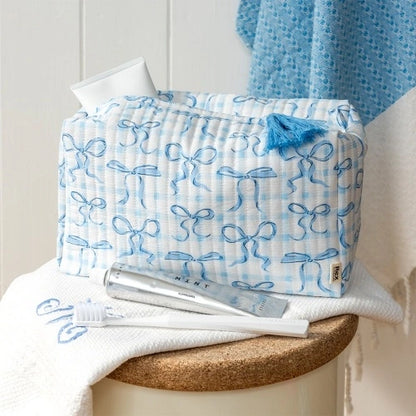 Rex London Quilted wash bag - Blue Bows L- 25 cm W- 12 cm H- 15 cm