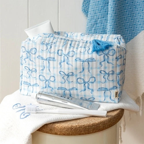 Rex London Quilted wash bag - Blue Bows L- 25 cm W- 12 cm H- 15 cm