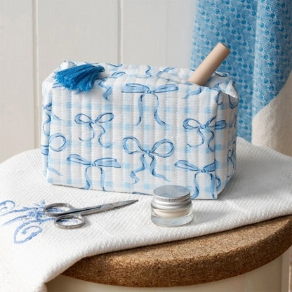 Rex London Quilted makeup bag - Blue Bows L- 16 cm W- 8 cm H- 10 cm